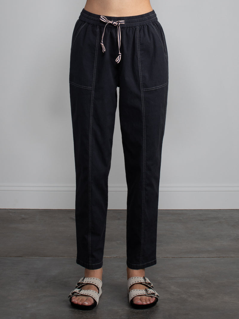 Front view of the black nolan pant
