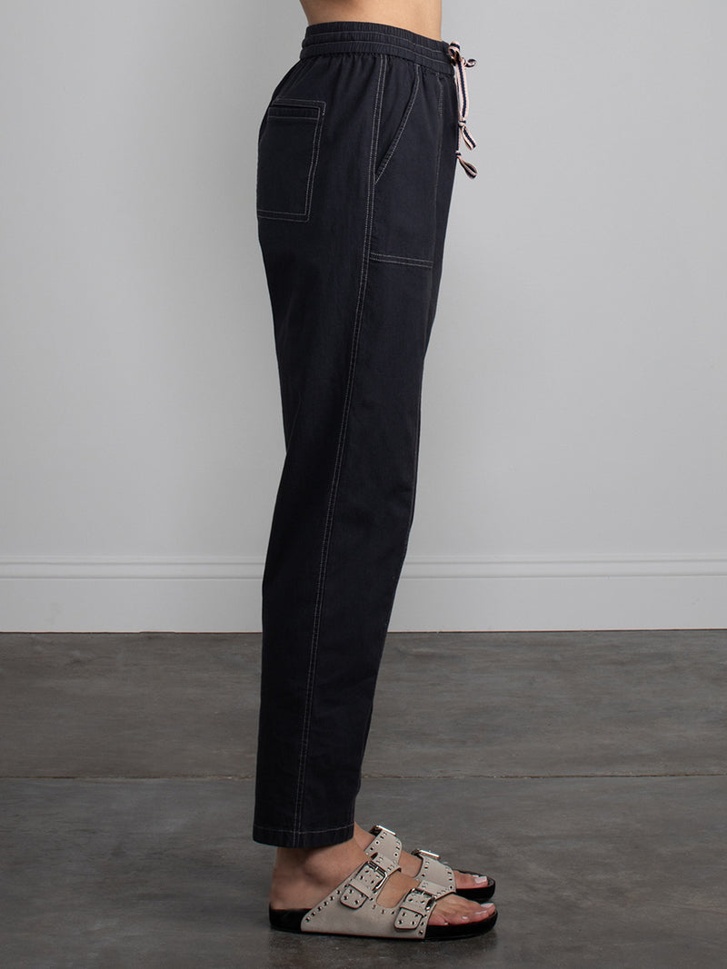 Side view of the black nolan pant.