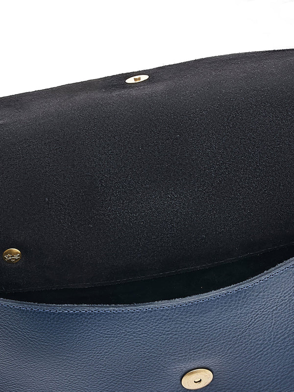 Closed view of the opening of the bag.