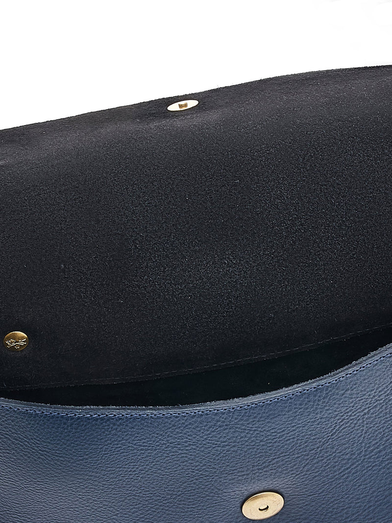 Closed view of the opening of the bag.
