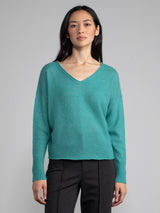 Female model wearing a venetian cashmere with v neck.