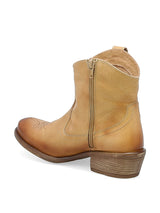 Mizz Moo Carlito boot in dust.