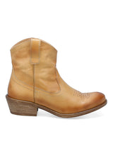 Mizz Moo Carlito boot in dust.