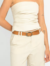 Woman wearing the Vicky belt in camel by Amersterdam Heritage.