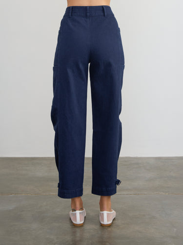 Woman wearing the Elin Pant by Margaret O'Leary.