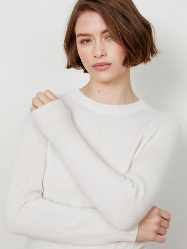 Woman wearing the cashmere pullover in ivory by Margaret O'Leary.