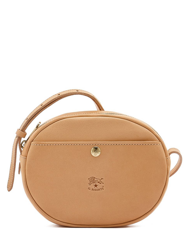 Front view of the bag in natural color.The Rubino Crossbody bag by Il Bisonte.